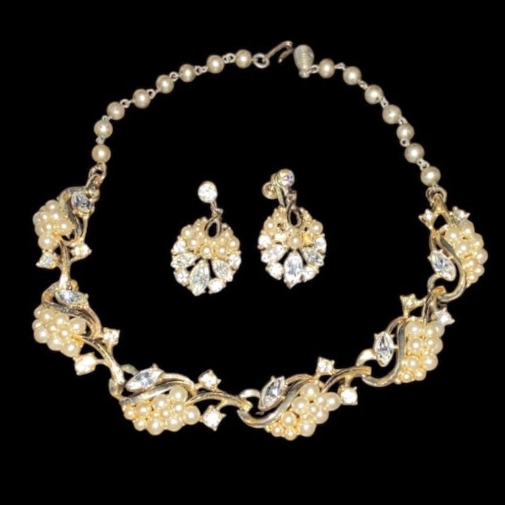 1940-1960s (Circa) STAR Signed Matching Jewelry Set - Necklace & Earrings. - Picture 2 of 14